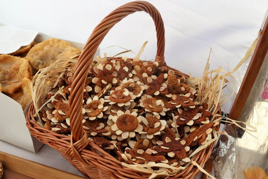 Cesto com figos secos